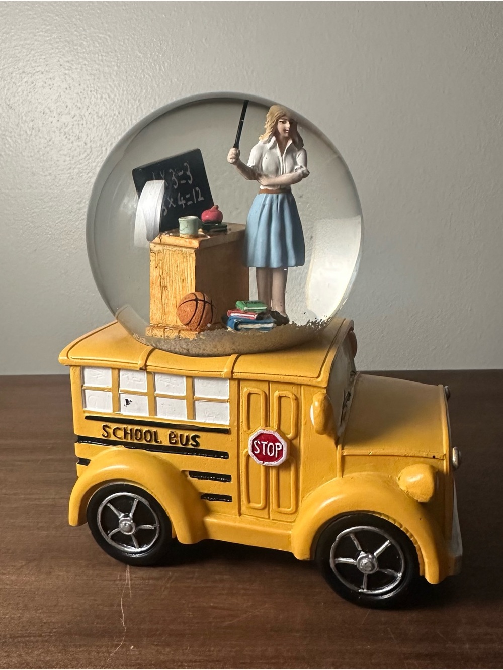 Musical Yellow School Bus Snow Globe Teacher Classroom Scene Glass & Resin